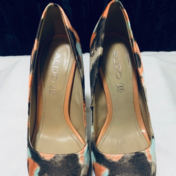 ALDO opened toe pumps with matching clutch - Picture 5 of 5